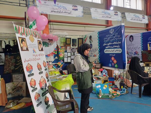 اختتامیه نمایشگاه دستاوردهای پژوهشی و فناوری دانش‌آموزان در دبیرستان شهید احمدی روشن فردیس