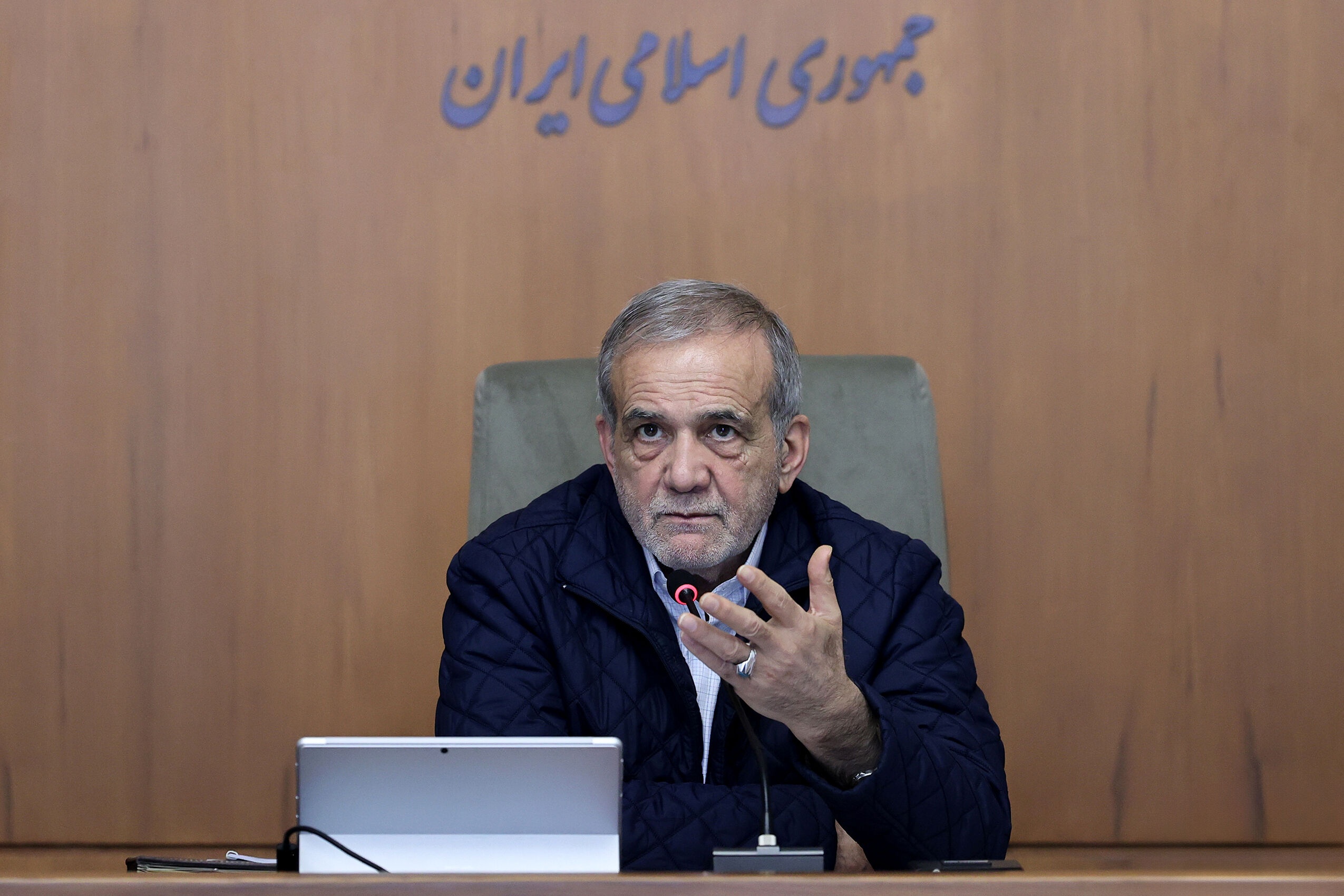 دولت با وجود کمبود منابع تلاش می‌کند پروژه‌هایی مانند مدرسه‌سازی را با کمترین منابع پیش ببرد