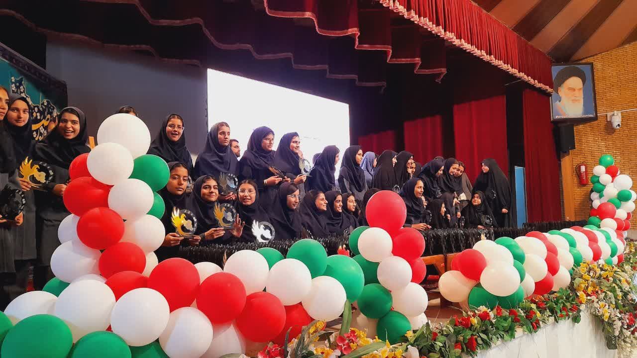 تقدیر از برگزیدگان جشنواره امید فردا
