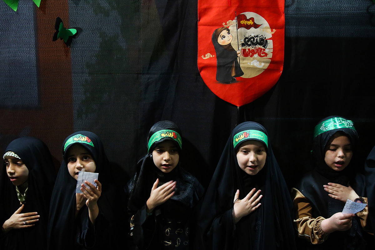 عزاداری کودکان هیات «زیر گنبد طلا» برای دختر سه ساله امام حسین(ع)