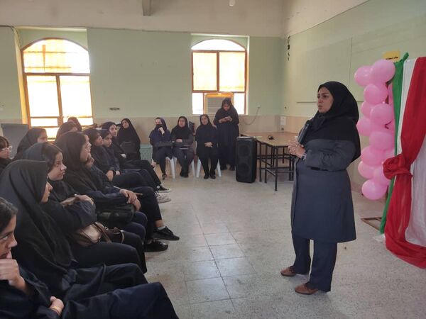 جشن میلاد حضرت زینب(س) و بزرگداشت روز پرستار در هنرستان زهرای مرضیه بندرعباس