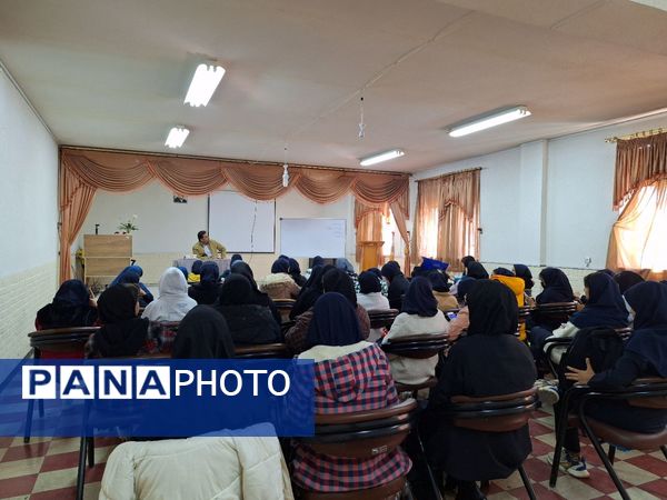  دوره مقدماتی خبرنگاری در پژوهشسرای دانش‌آموزی ناحیه۶ مشهد