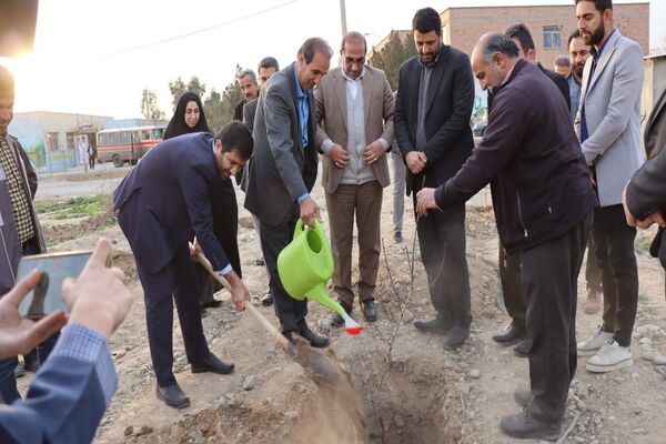 آیین روز درختکاری در هنرستان کشاورزی شهید باهنر پاکدشت 