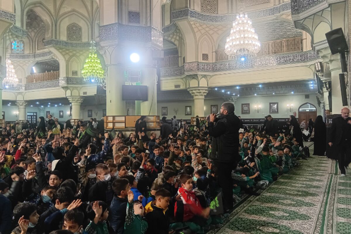 حضور دانش‌آموزان ناحیه دو شهرری در مراسم نوگلان فاطمی