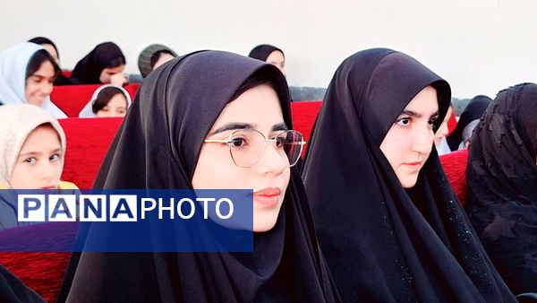تجلیل از دانش‌آموزان نخبه مسابقات قرآن، عترت و نماز و تربیت‌بدنی