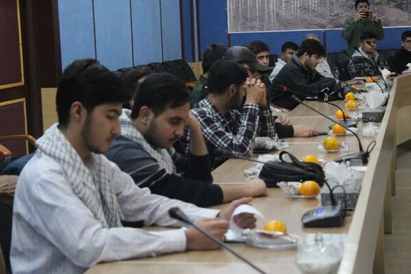 دیدار جمعی از دانش‌آموزان زنجانی با فرمانده سپاه انصارالمهدی 