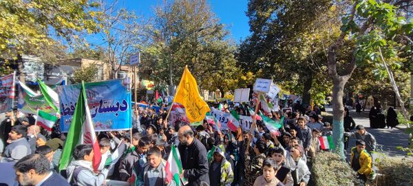 طنین شعارهای ضد استکباری در شاندیز