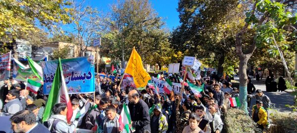 طنین شعارهای ضد استکباری در شاندیز