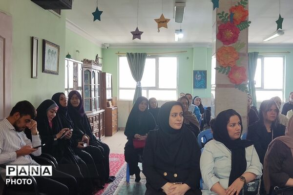 جلسه آموزش خانواده در دبستان پانزده خرداد ناحیه دو شهرری 