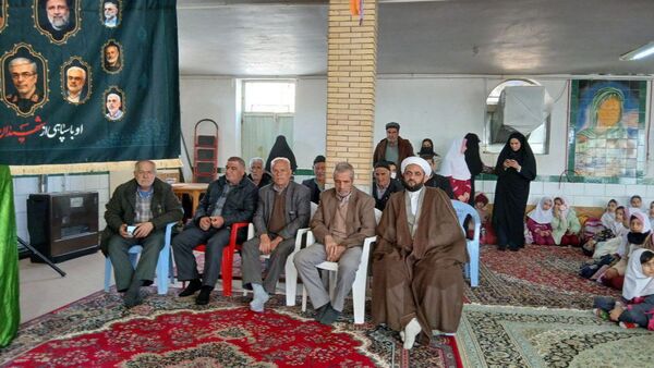 حضور پرشور دانش آموزان و اقشار مردم در جشن 22بهمن روستای سرتشنیز 