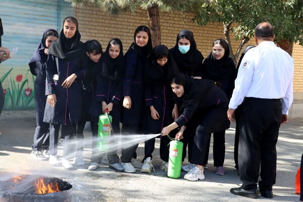 آموزش رایگان اطفای حریق برای ۹۹ دانش‌آموز ماهدشت کرج