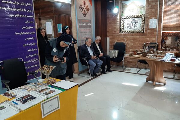 نمایشگاه توانمندی‌های نابینایان در موسسه توانگران کارآفرین شیراز