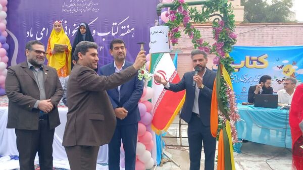 نواختن زنگ کتاب و کتابخوانی در دبیرستان فرهنگ اهواز