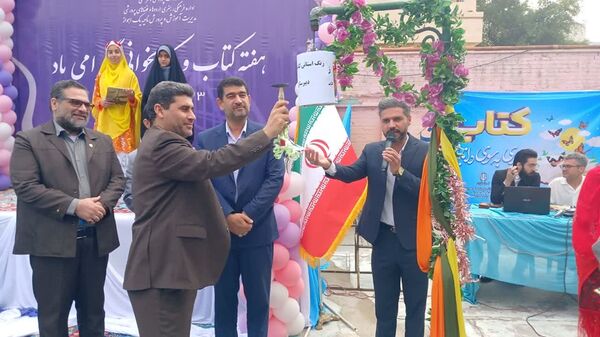 نواختن زنگ کتاب و کتابخوانی در دبیرستان فرهنگ اهواز