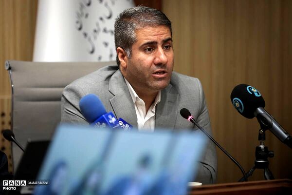 مراسم تجلیل از قهرمانان والیبال دانش‌آموزی ایران