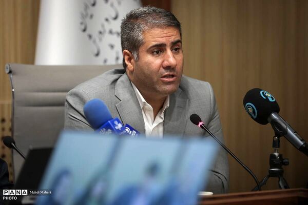 مراسم تجلیل از قهرمانان والیبال دانش‌آموزی ایران