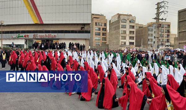 حضور دانش‌آموزان ملاردی در راهپیمایی روز سیزده آبان 