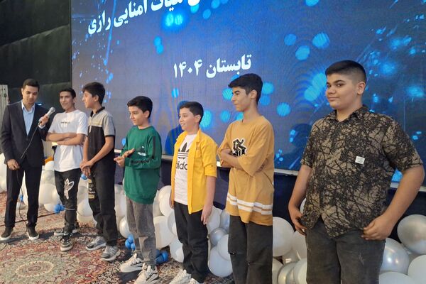 مراسم تجلیل از دانش‌آموزان برتر دبیرستان هیأت امنایی رازی ناحیه ۴شیراز