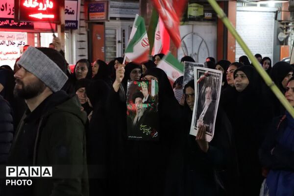 تجمع مردم انقلابی بندرترکمن در میدان مختومقلی