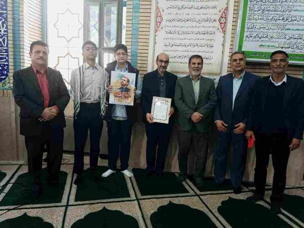 یادواره شهید و تقدیر از معلمان و دانش‌آموزان فعال در دبیرستان سما کاشمر