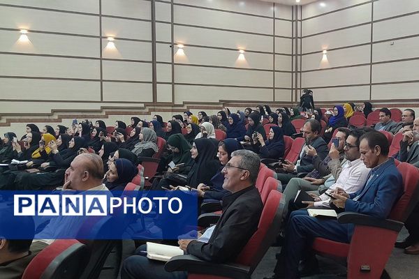 برگزاری کارگاه آموزشی هوش مصنوعی در سالن اجتماعات دکتر گل نراقی