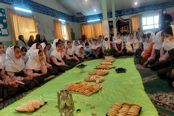 موج عشق به دخت پیامبر(ص) در مدارس فیروزکوه طنین‌انداز شد