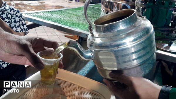 یک استکان چای؛ یک دنیا محبت