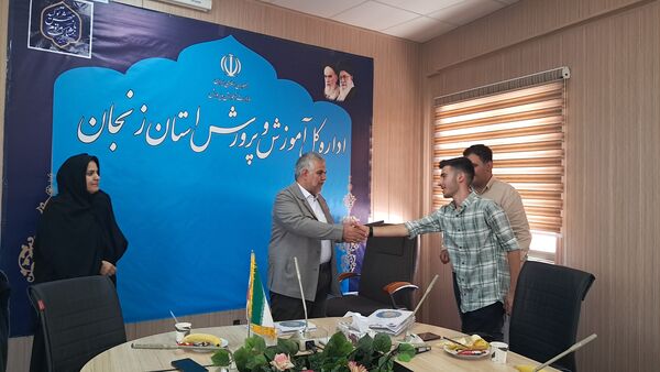 دیدار جمعی از دانش‌آموز خبرنگاران زنجانی با مدیرکل آموزش و پرورش استان
