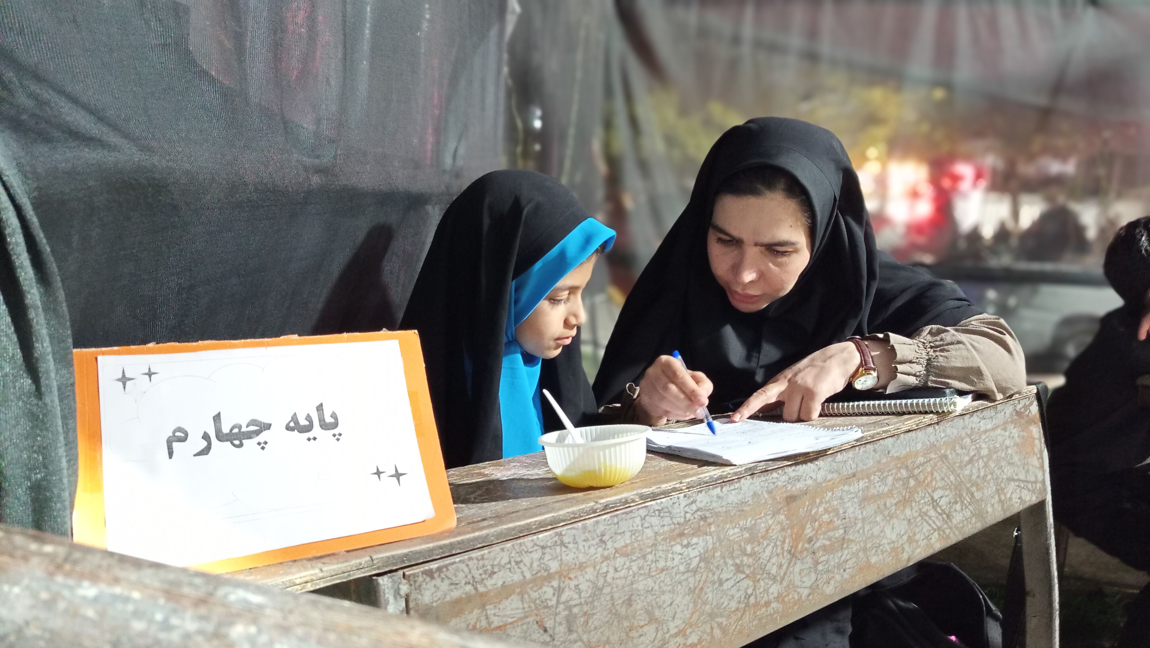 حضور پرشور مردم بروجرد در اجتماع شبانه؛ نمایش همبستگی و پایبندی به آرمان‌های ملی