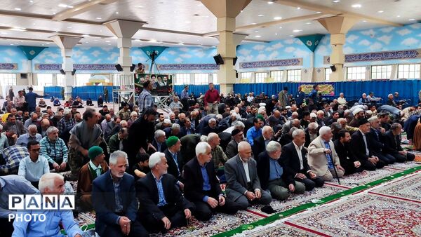  برپایی میز خدمت در حاشیه نماز جمعه بجنورد با حضور مسئولان استانی