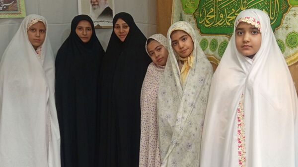 شور اعتکاف دختران و پسران بردسکن در یک صف معنوی