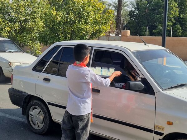 برپایی موکب  توسط هیات دانش‌آموزی و پیشتازان آموزشگاه شهید منصور عامری 