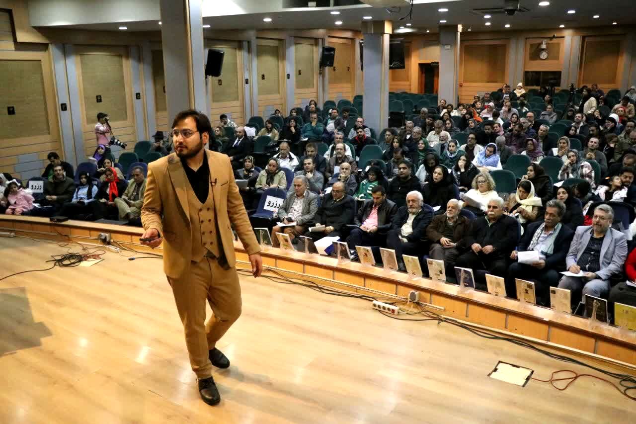 کارگاه نویسندگی با حضور محمد مردانیان و جمعی از نوجوانان و جوانان علاقه‌مند به قلم و اندیشه برگزار شد