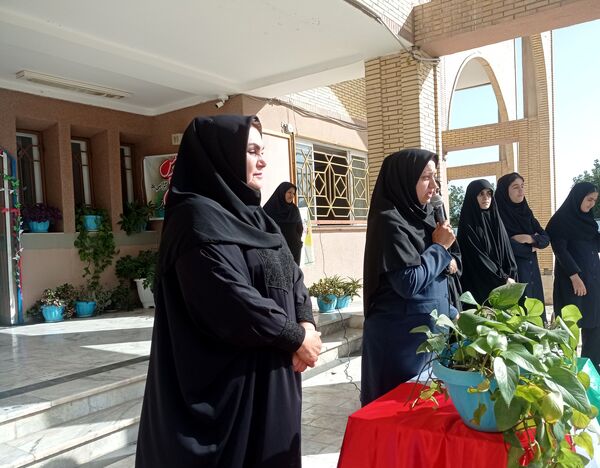 جشن جوانه‌ها در دبیرستان یاران امام 