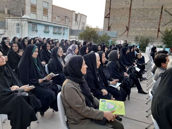 جلسه انجمن اولیا و مربیان در دبیرستان شهید محمدی‌پور
