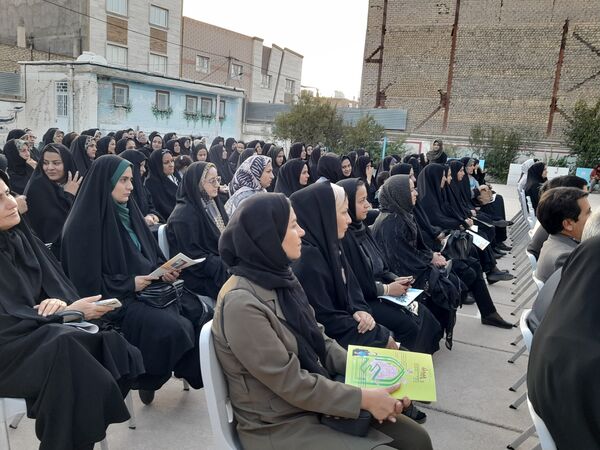 جلسه انجمن اولیا و مربیان در دبیرستان شهید محمدی‌پور