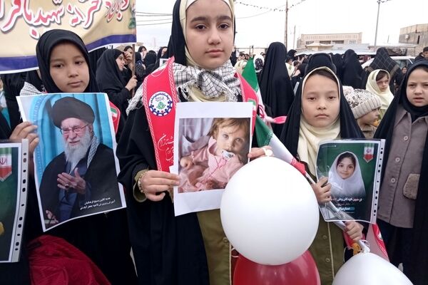 قیام معلمان و دانش‌آموزان شهرستان جعفرآباد برای خونخواهی امام شهید
