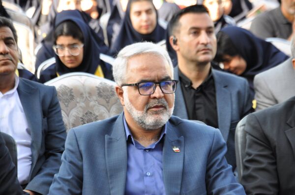 آیین نواختن زنگ مهر در دبیرستان فرزانگان کرمانشاه 