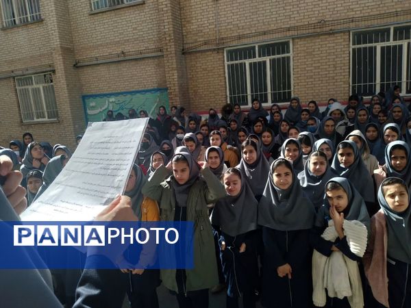 آیین نواختن زنگ انقلاب در آموزشگاه نمونه دولتی فدک فاروج