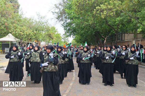 رزمایش بانوان و دختران بسیجی در شیراز
