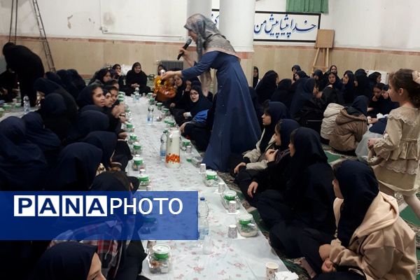 برگزاری مراسم احسان و افطار در دبیرستان حضرت ولیعصر (عج) ری یک 