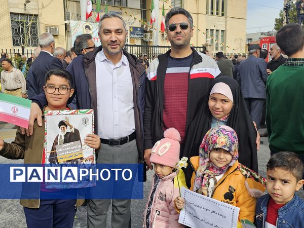 حضور پرشور دهه نودی‌های جهرمی در جشن انقلاب - 2