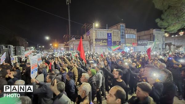 میدان مرکزی خلیل‌آباد‌ مملو از عاشقان انقلاب