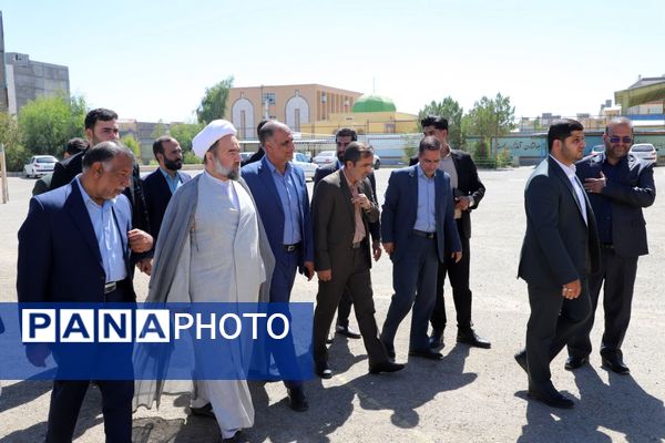 نشست پرسش و پاسخ با حضور نماینده ولی فقیه در استان و امام جمعه در دبیرستان نمونه فرهنگ