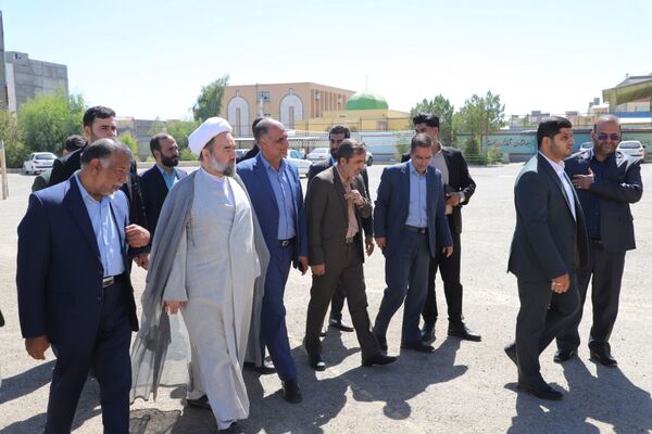 نشست پرسش و پاسخ با حضور نماینده ولی فقیه در استان و امام جمعه در دبیرستان نمونه فرهنگ