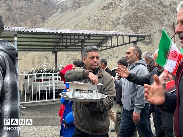 تشییع پیکر شهید دانشمند محمدرضا کیا بر دستان مردم کرج 