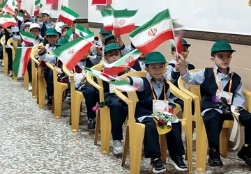 جشن نوآموزان دبستان شاهد شهید بهنام محمدی آغاز شد