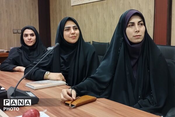 بزرگداشت هفته معلم و تقدیر از خدمات ارزنده مشاوران در بهارستان‌دو