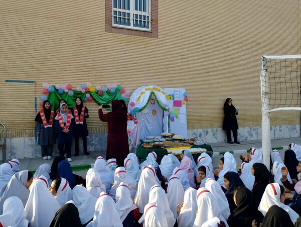 جشن ولادت حضرت زینب(س) و بزرگداشت روز پرستار در دبستان تکتم
