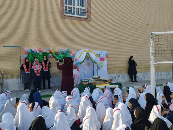 جشن ولادت حضرت زینب(س) و بزرگداشت روز پرستار در دبستان تکتم